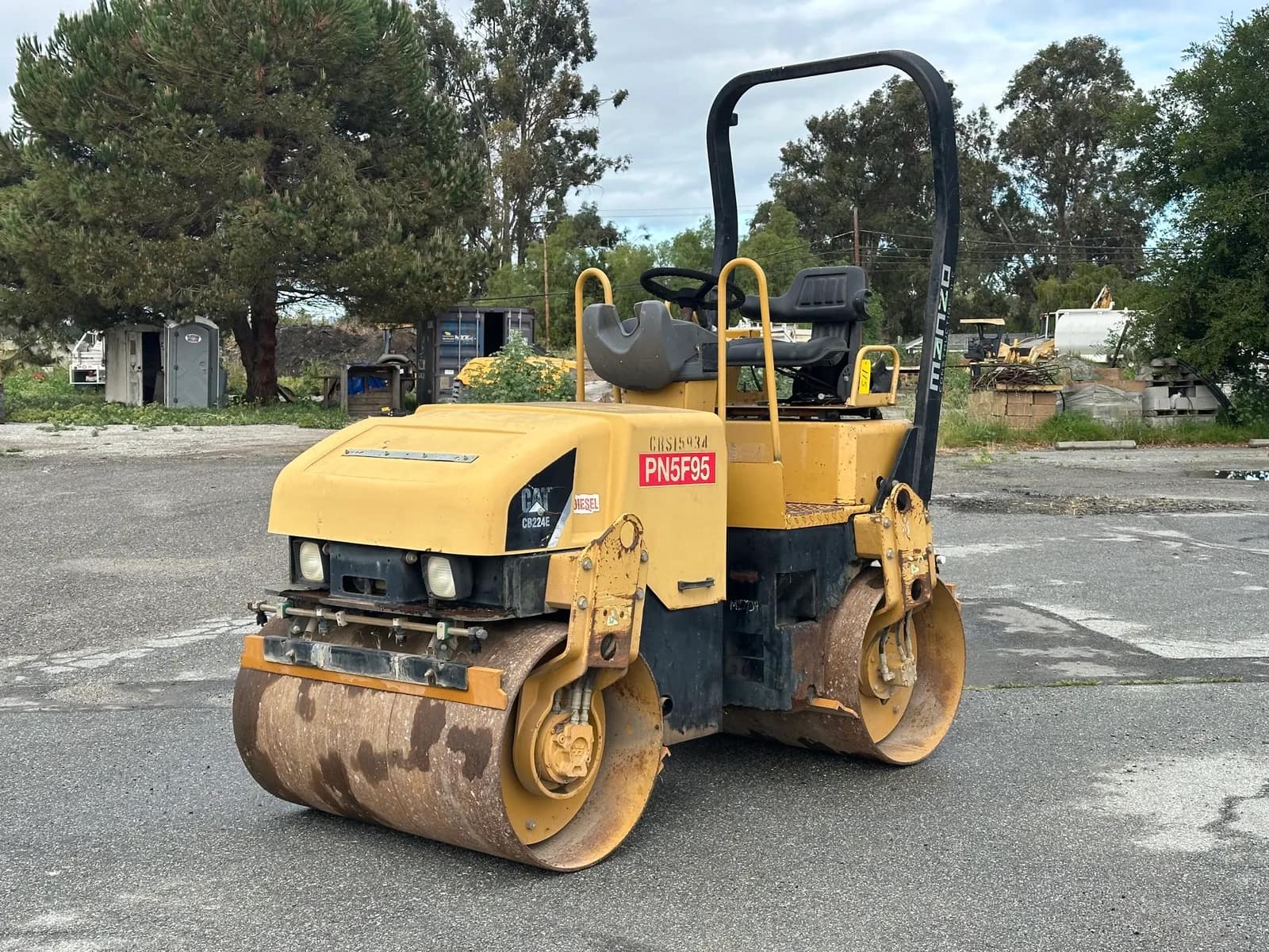 cat-cb224e-vibratory-double-47-smooth-drum-roller-mo9k5u5c