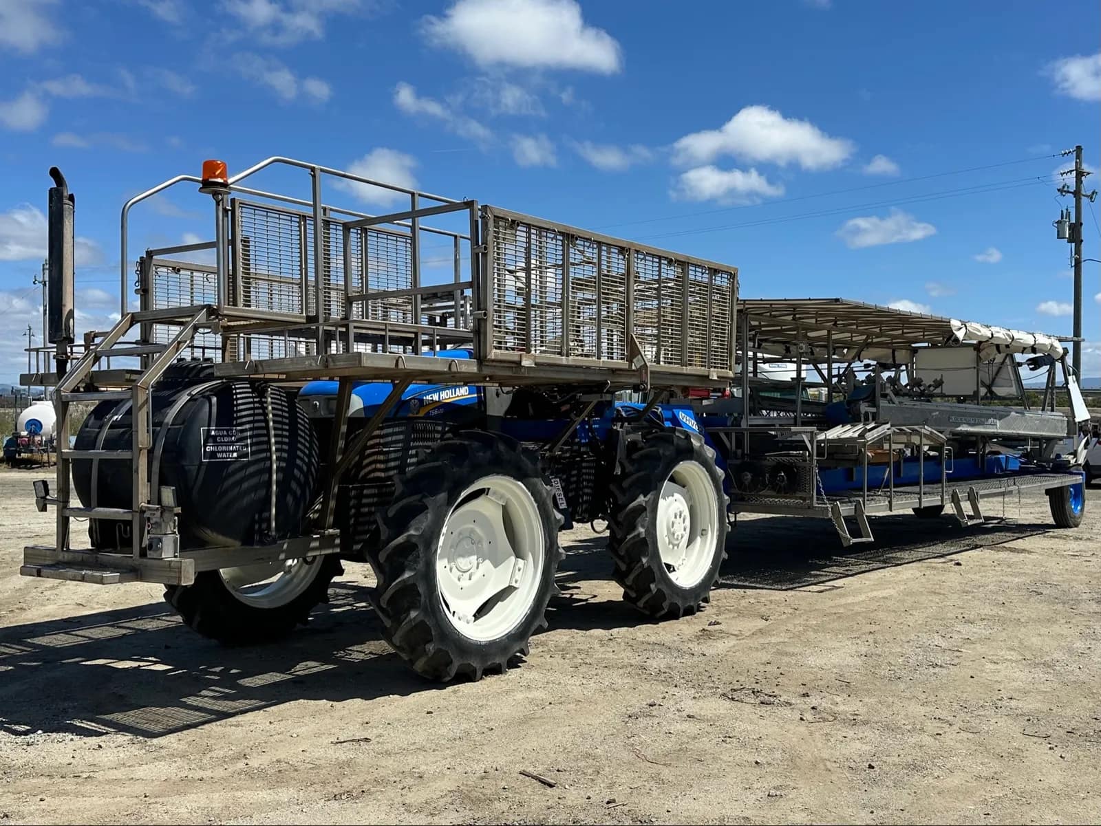 cauliflower-harvester-2014-new-holland-ts6120-4x4-mobzn8ey
