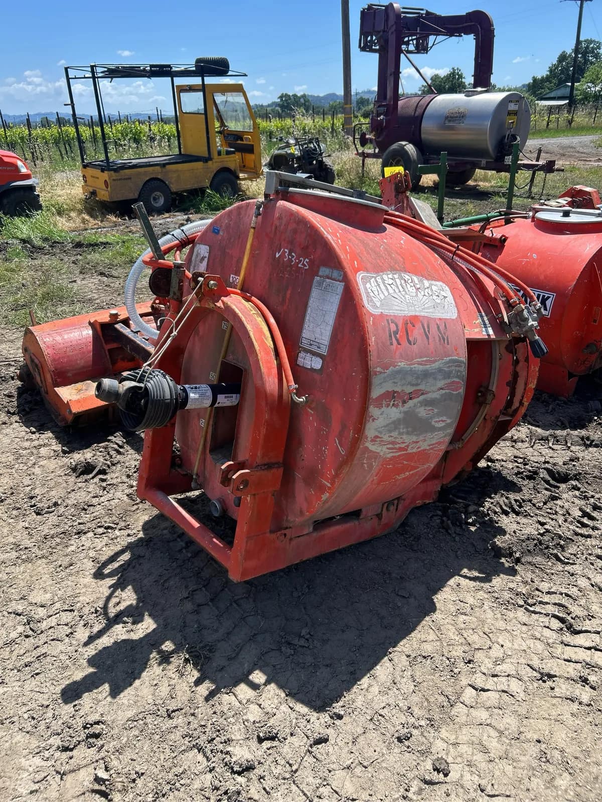 rears-3-point-125-gallon-pak-tank-sprayer-mq5qk39o
