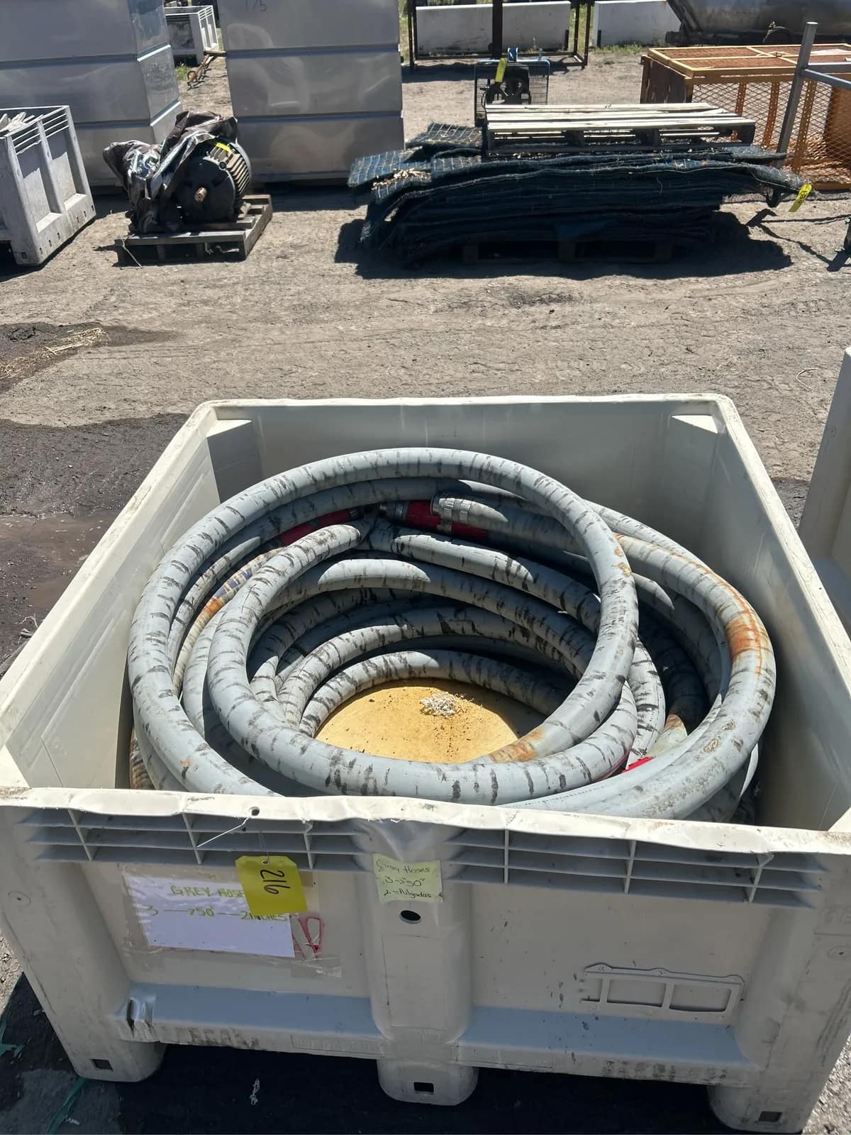 1-2-ton-bin-with-water-hoses-d182e9