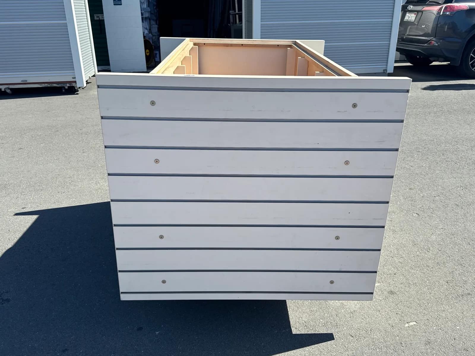 commercial-slatwall-display-kiosk-base-d3a065