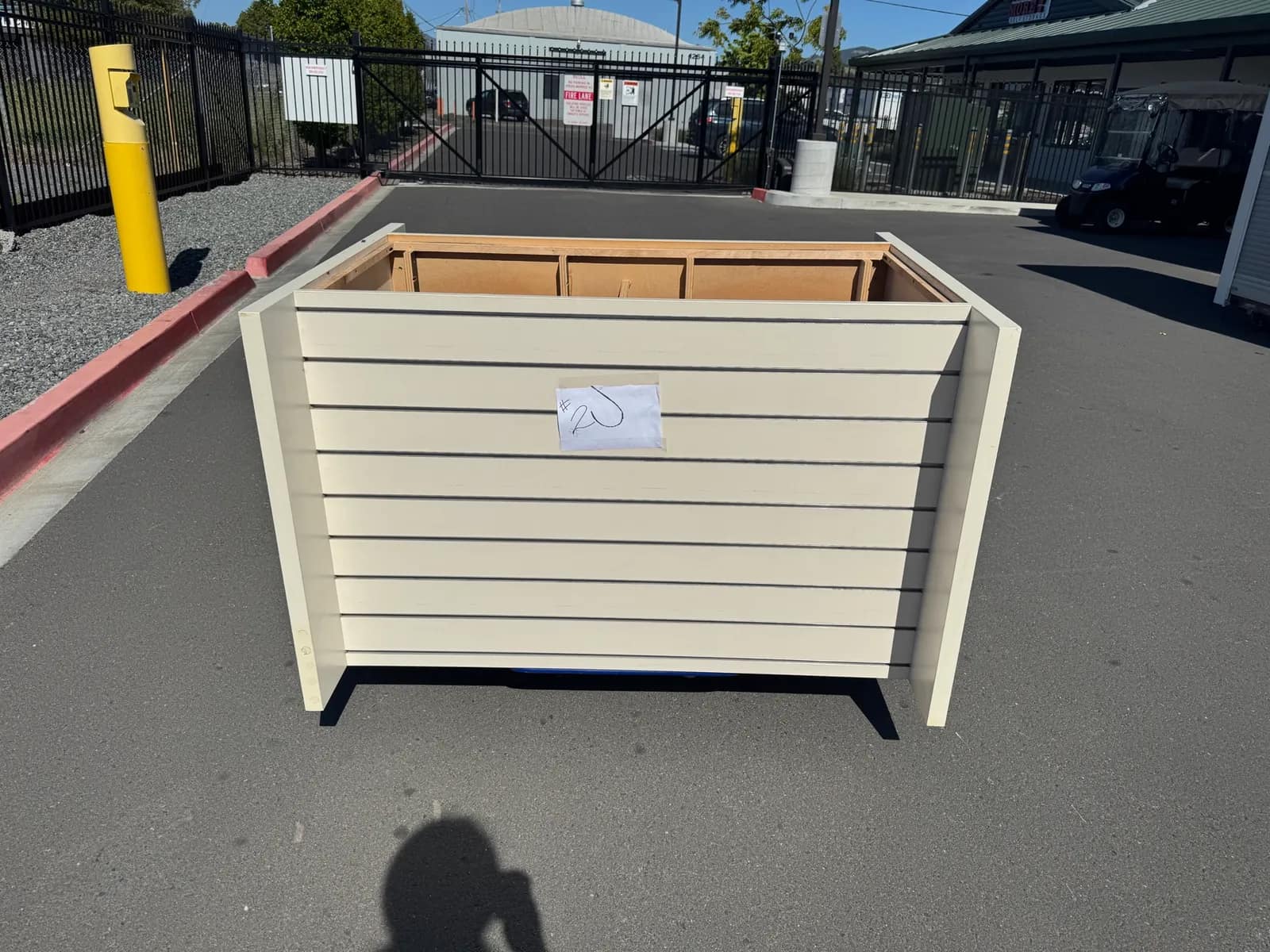 commercial-slatwall-display-kiosk-base-52e818