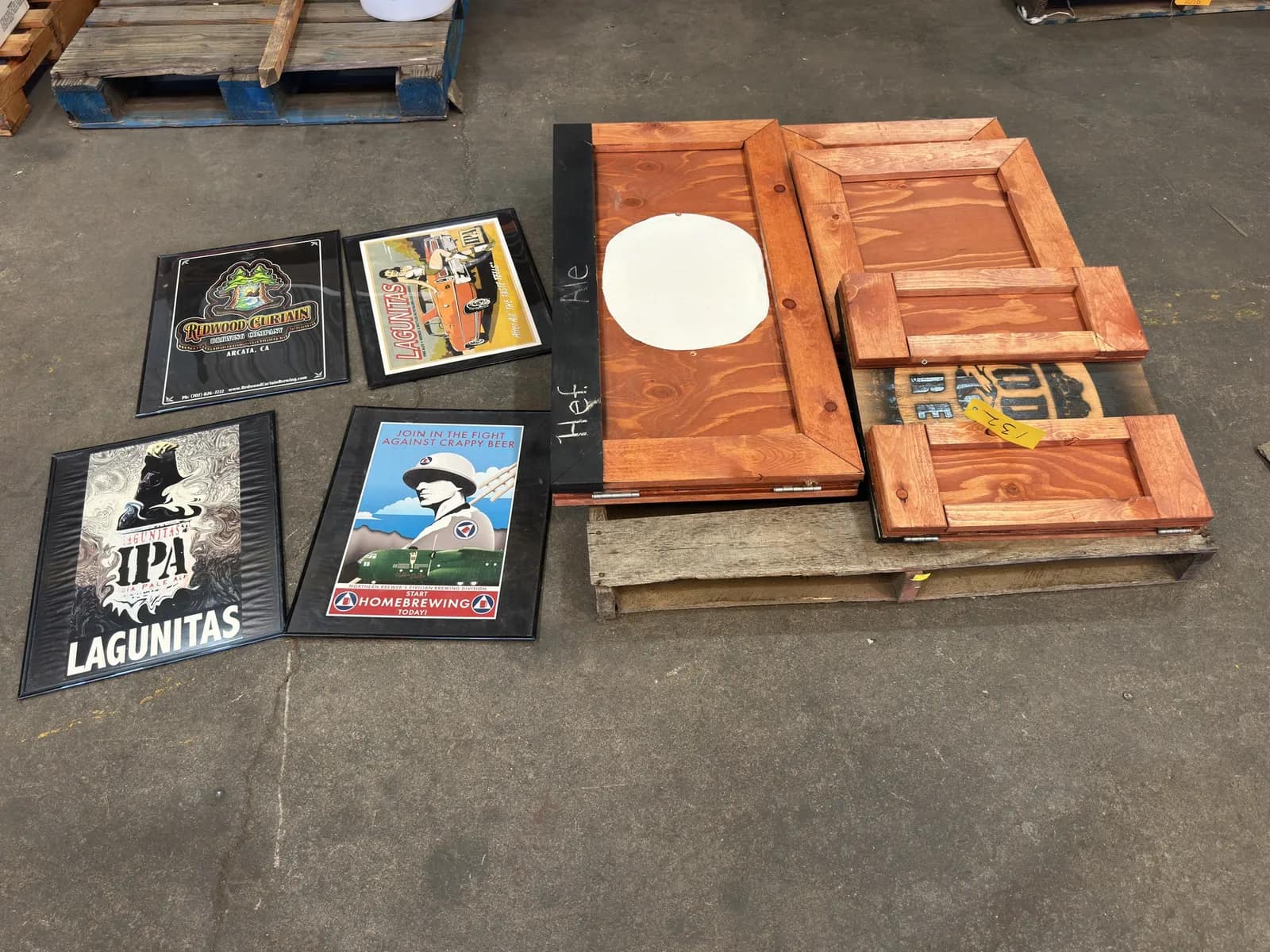 contents-of-pallet-3-assorted-sandwich-boards-and-4-wall-decor-pieces-mppsmpnn