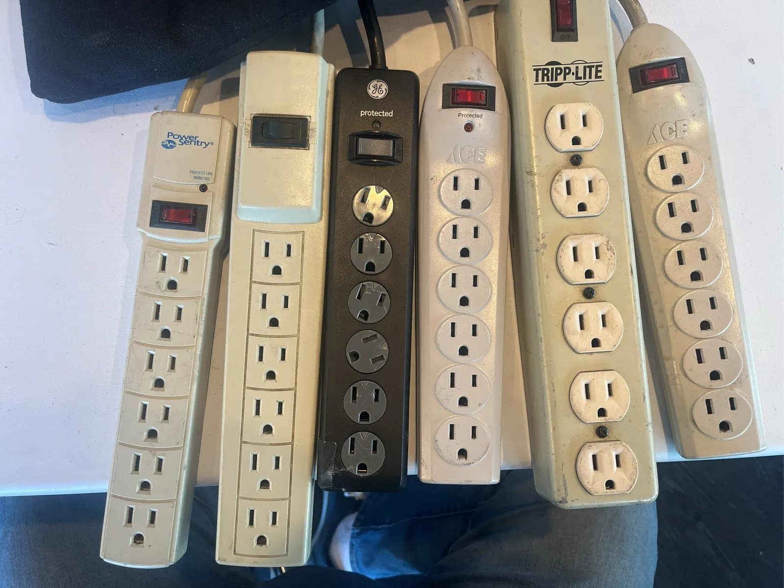 assorted-power-strips-and-surge-protectors-lot-82ef13