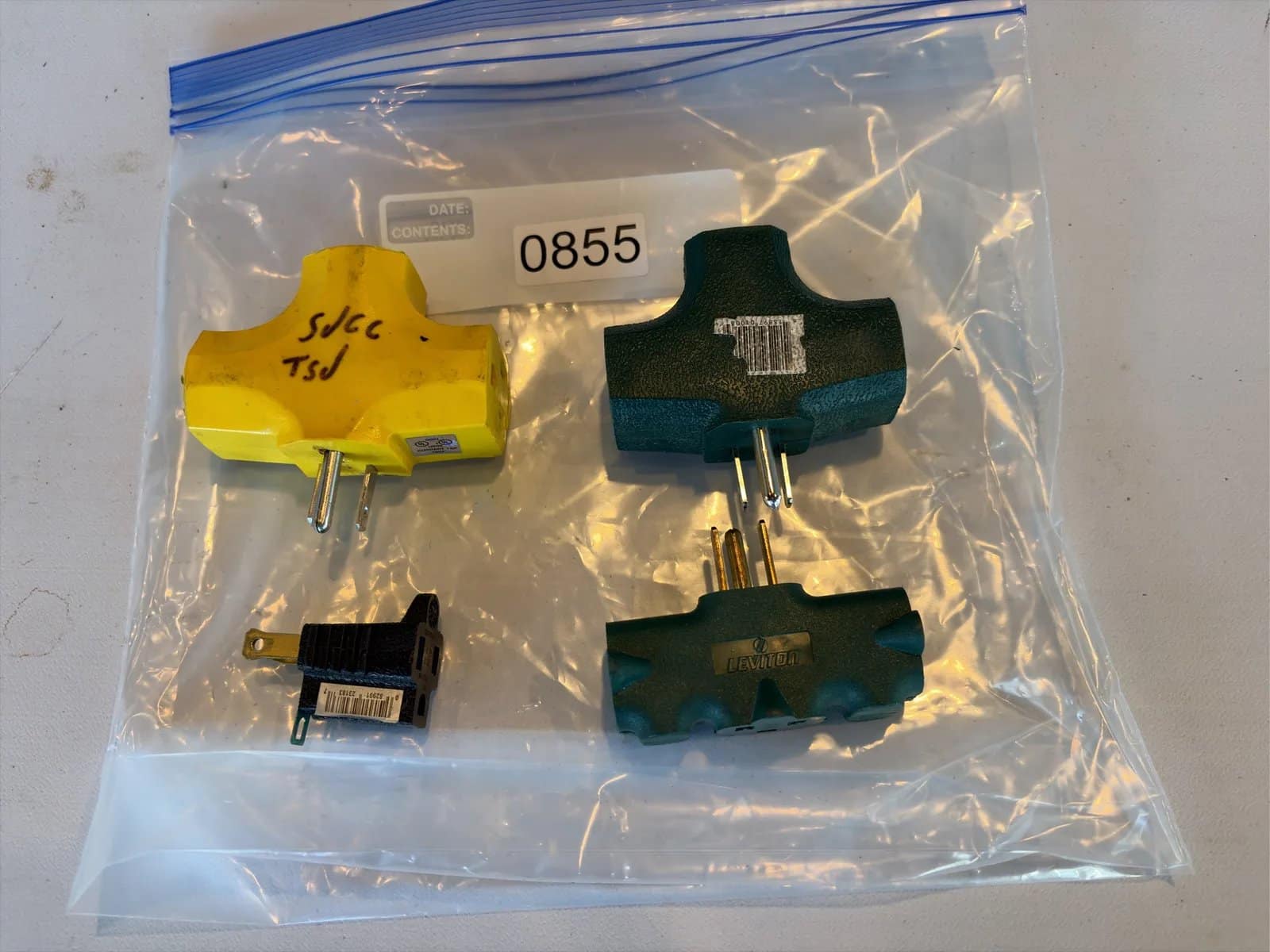 lot-of-3-prong-splitters-b83a7b