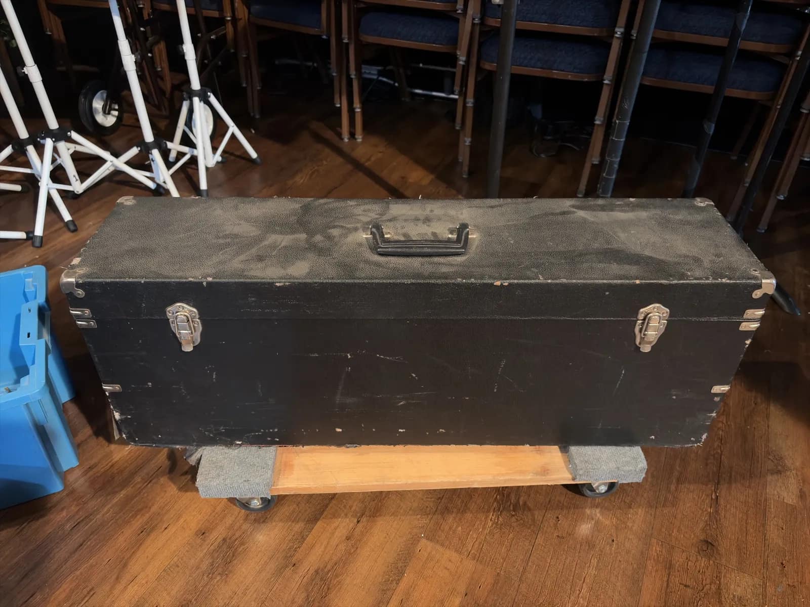 10-x-9-rear-projection-screen-with-frame-and-legs-d355ad