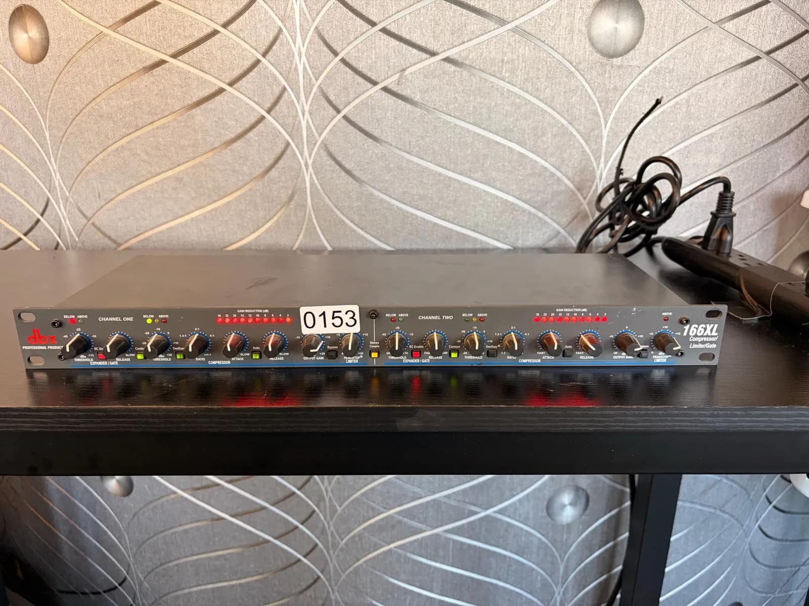 dbx-166xl-professional-compressor-limiter-gate-mqiz5ok1