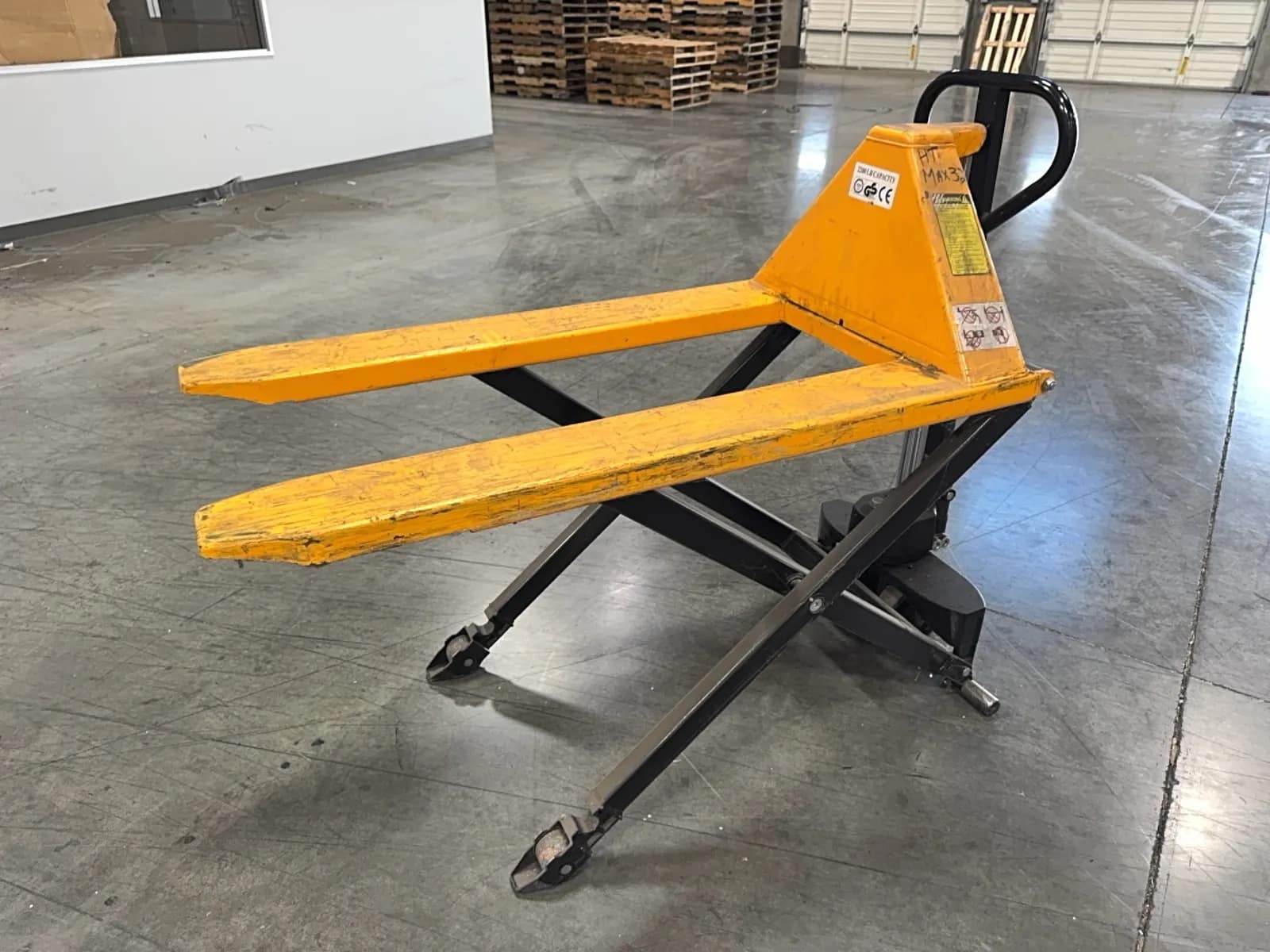 uline-2200lb-capacity-scissor-lift-pallet-jack-0ea57a