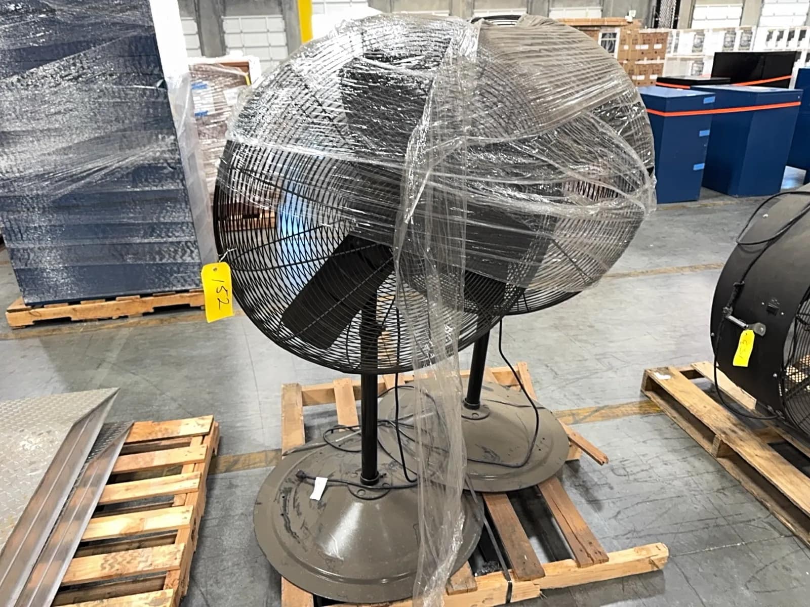 2-30-shop-fans-f04f3e