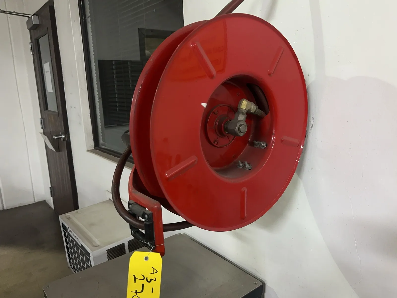 reelcraft-wall-mounted-air-hose-reel-mrnx8kug