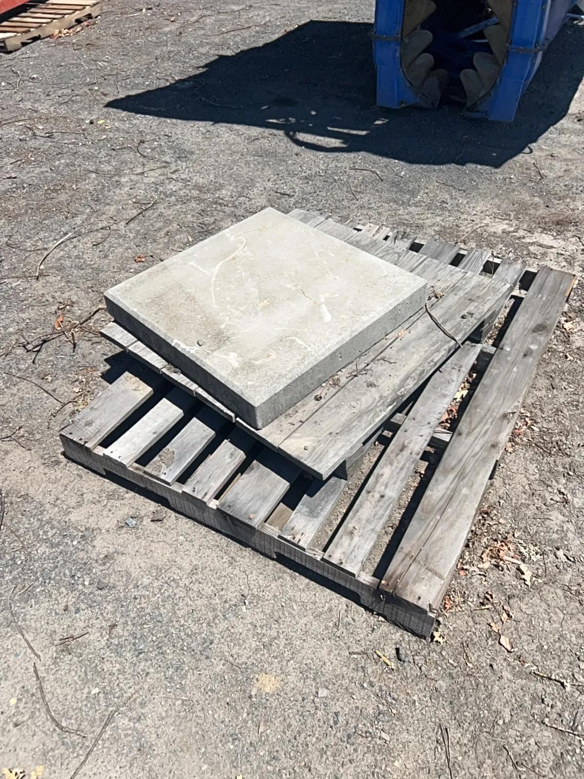 concrete-slab-and-pallets-3f81fc