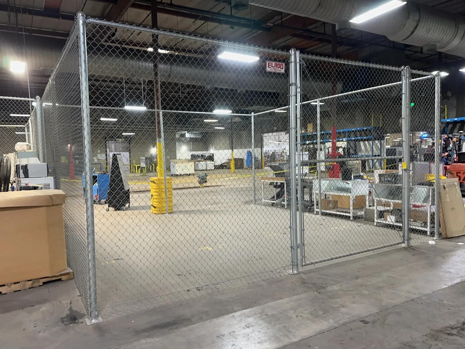 chain-link-fencing-and-posts-with-swing-door-fencing-only-contents-not-included-mrjoq1ir