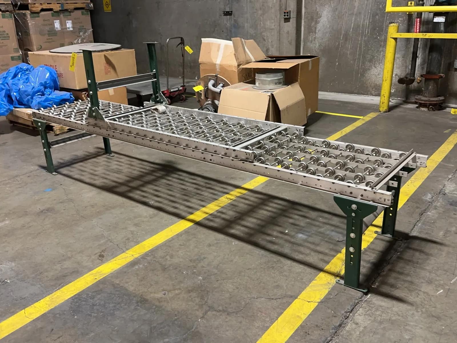 2-sections-of-conveyor-table-10667e