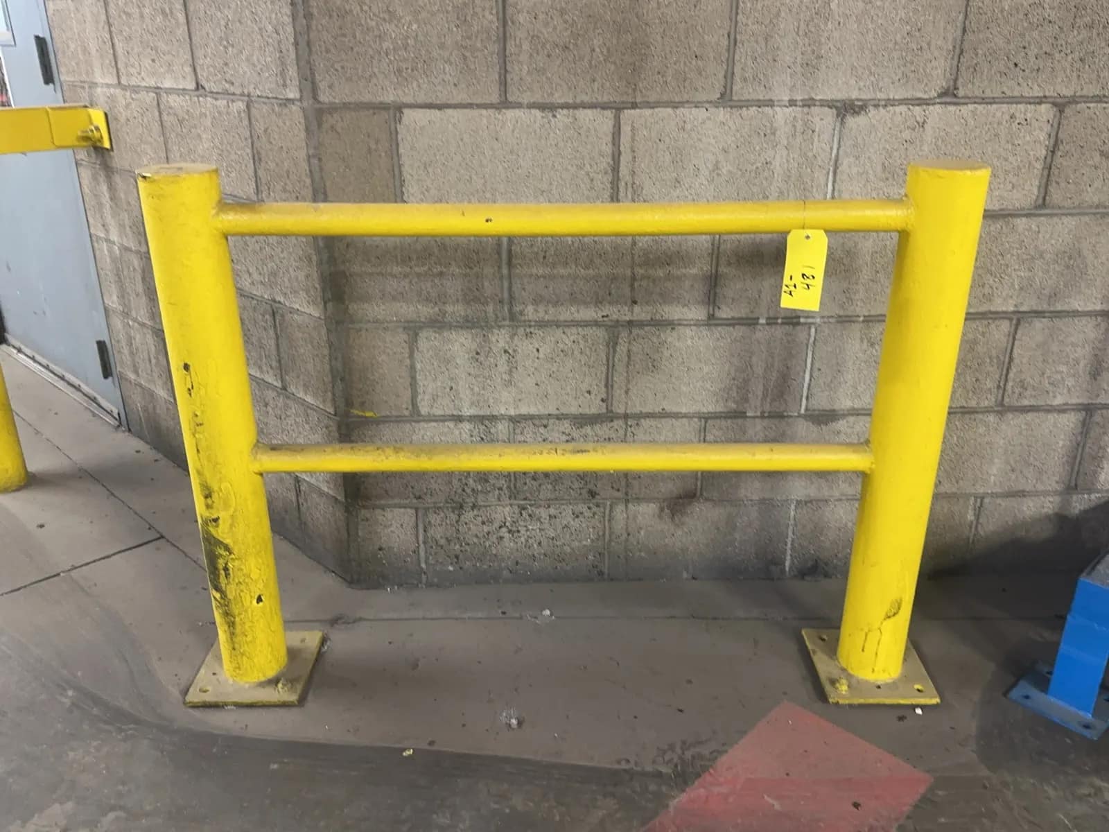 45-section-of-protective-guard-rail-mrjpb3ej
