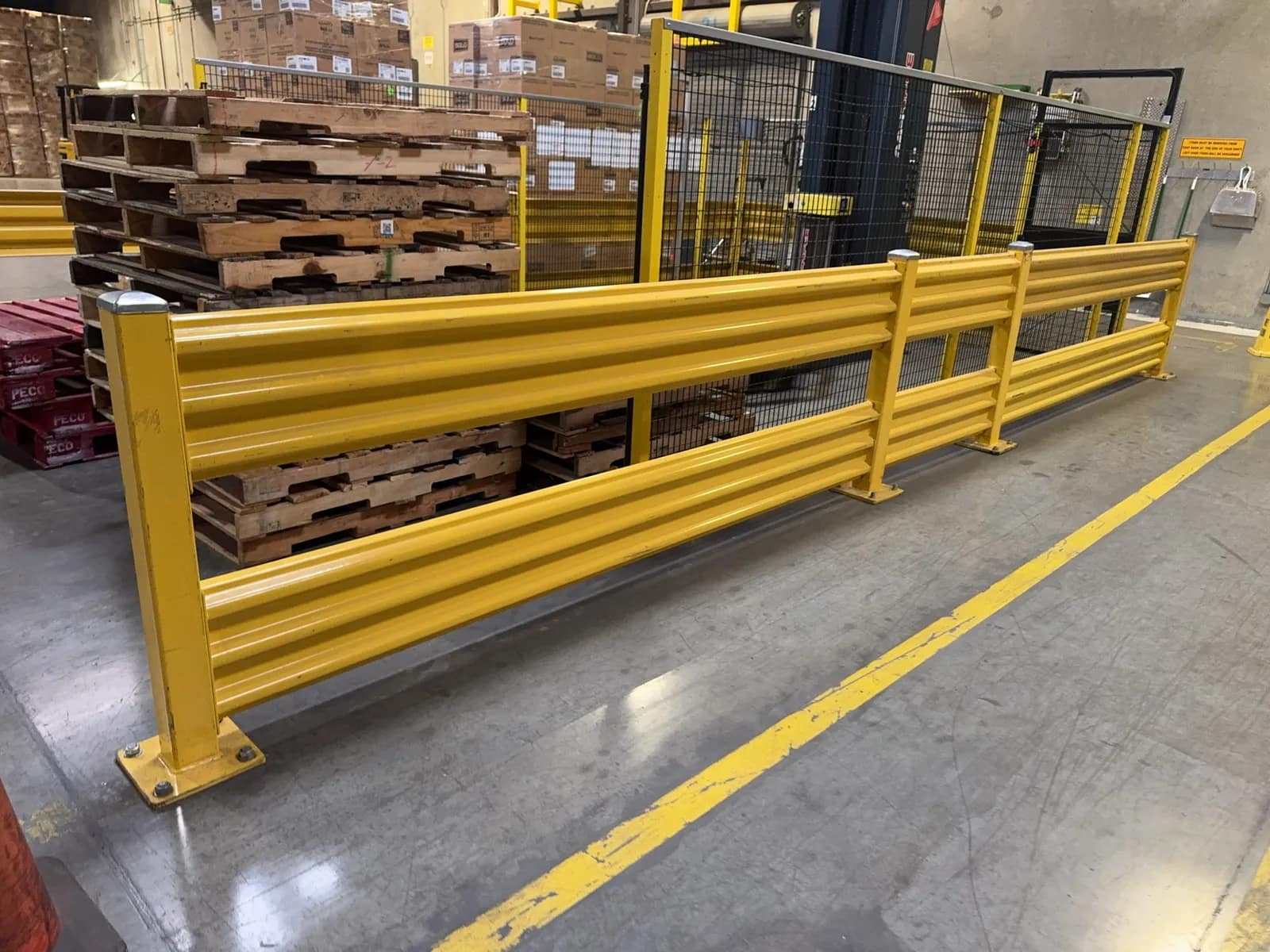 2-sections-of-protective-guard-rails-mrjpcz86