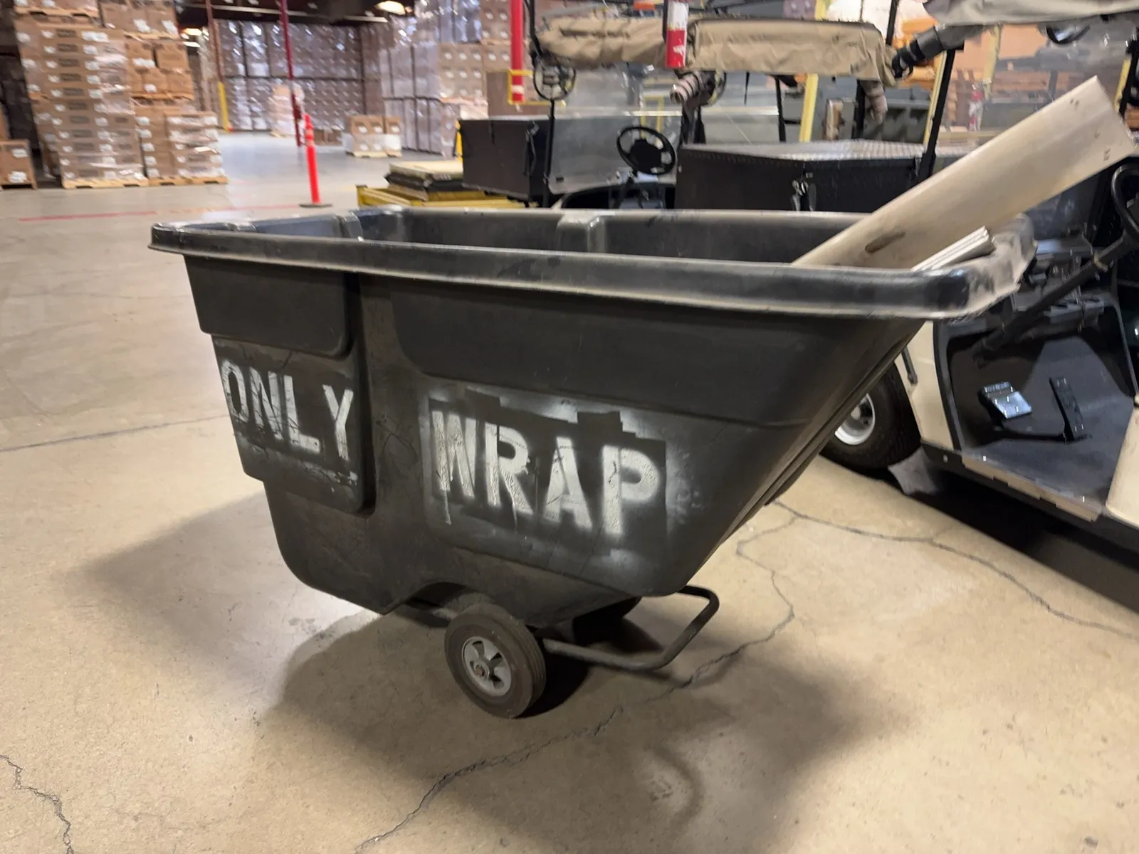 rubbermaid-trash-tilt-truck-mrm9wmyw