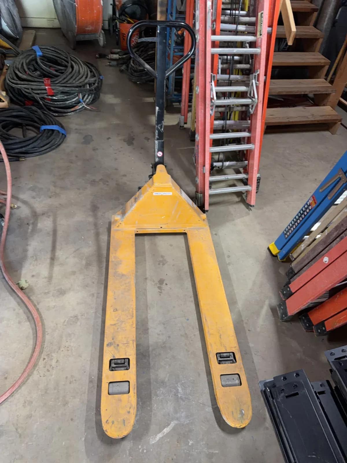 used-manual-pallet-jack-heavy-duty-warehouse-equipment-mqzyerqs