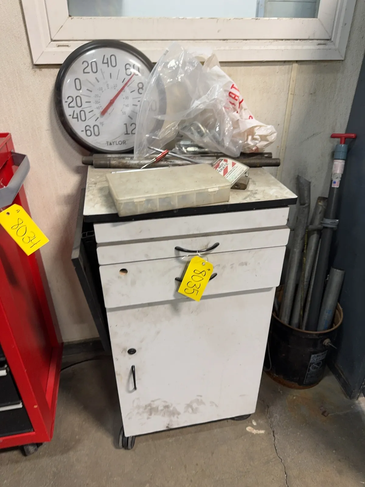 rolling-cart-and-contents-lock-out-supplies-mrcx2xnd