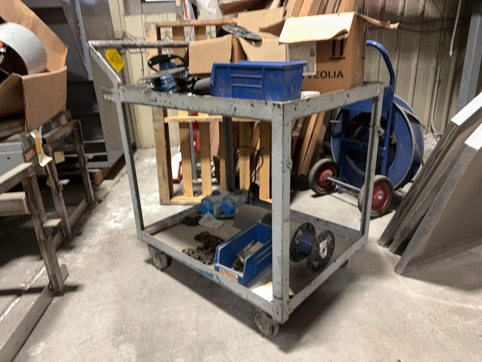 metal-rolling-cart-with-assorted-contents-mrcx3pcz