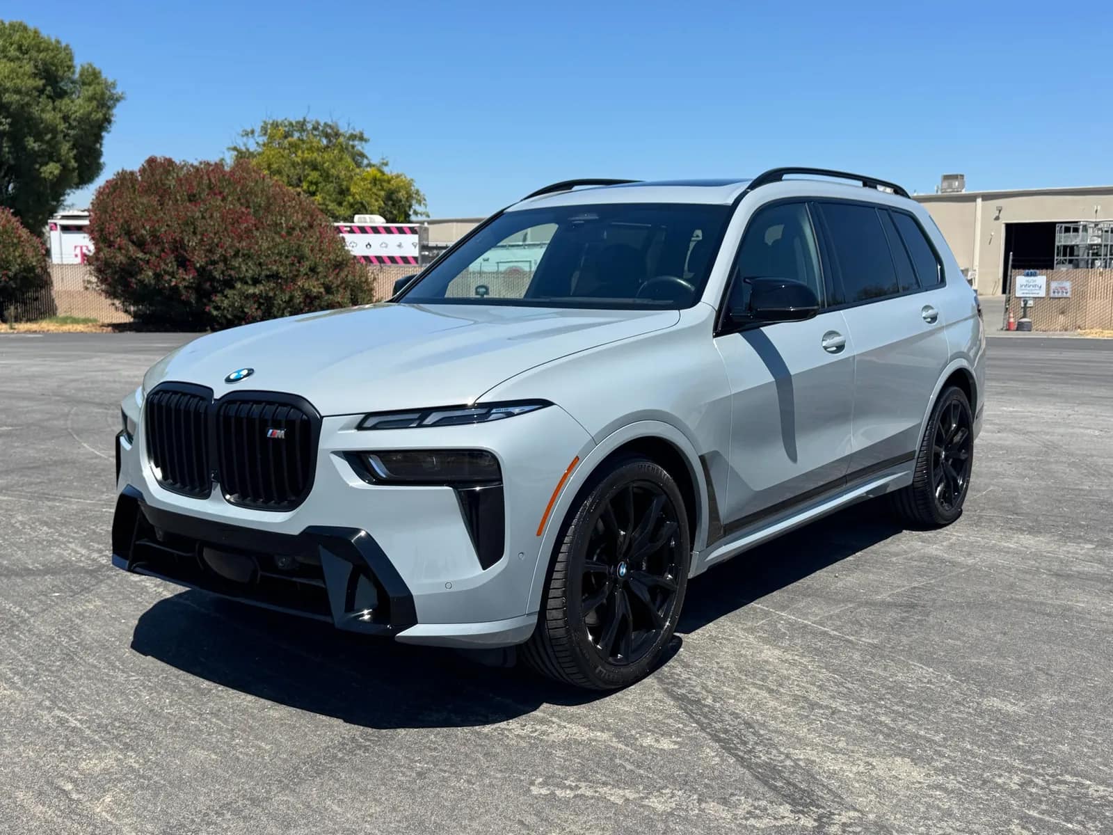 2024-bmw-x7-m60i-ddd035
