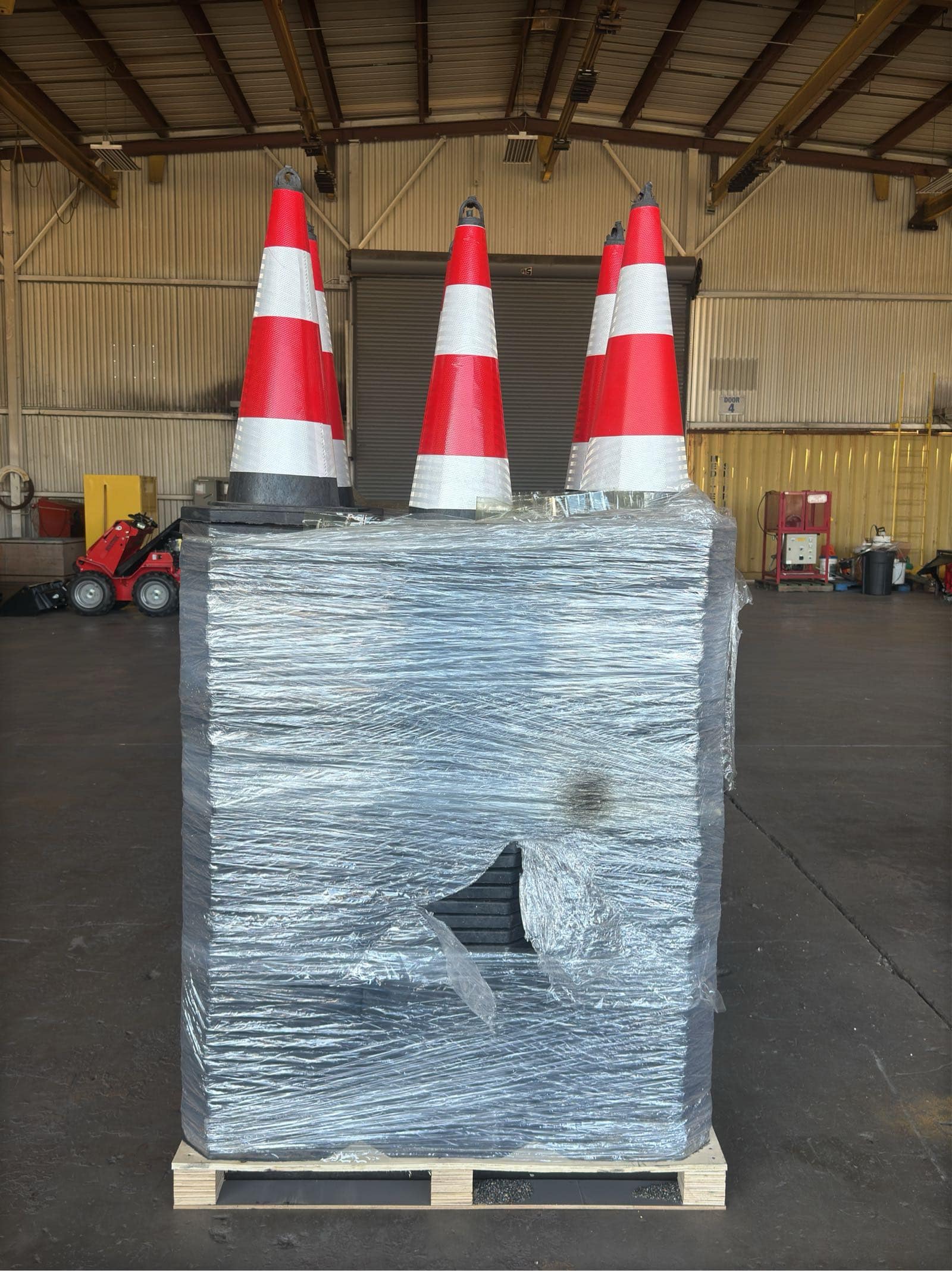 250-sdlanch-irstc-28-reflective-safety-traffic-cones-unused-mrpe5vs4