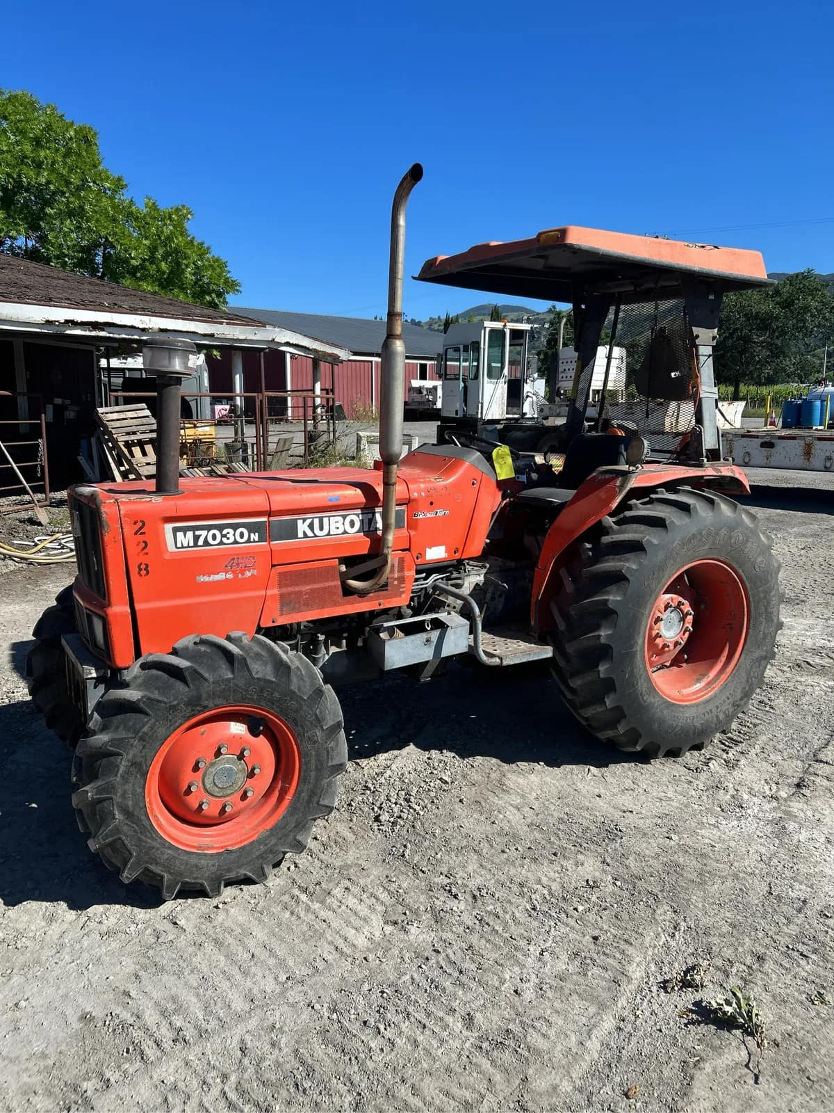 kubota-m7030n-4x4-tractor-mro3nbku