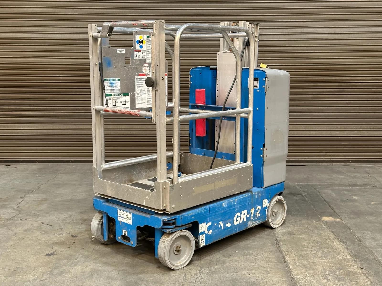2016-genie-gr-12-electric-vertical-mast-lift-63066