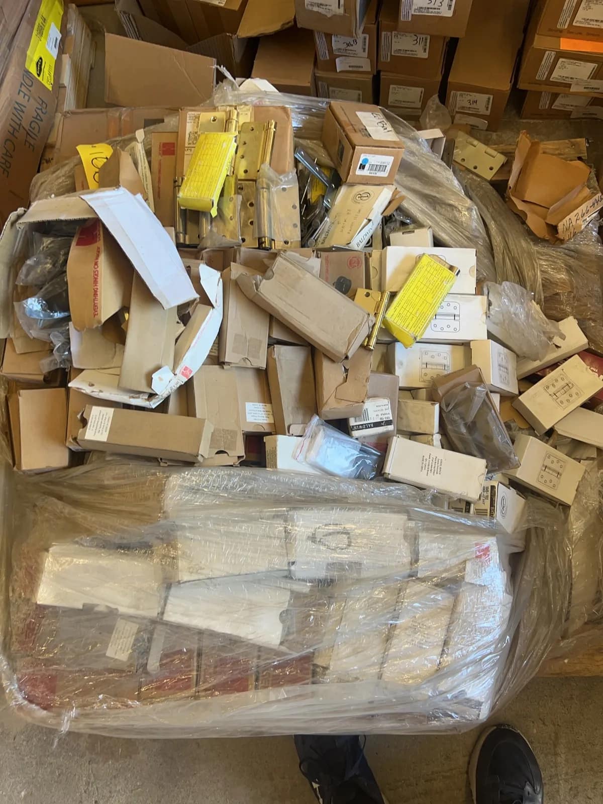 large-pallet-of-assorted-hardware-with-new-and-unused-hinges-mtal6kn4