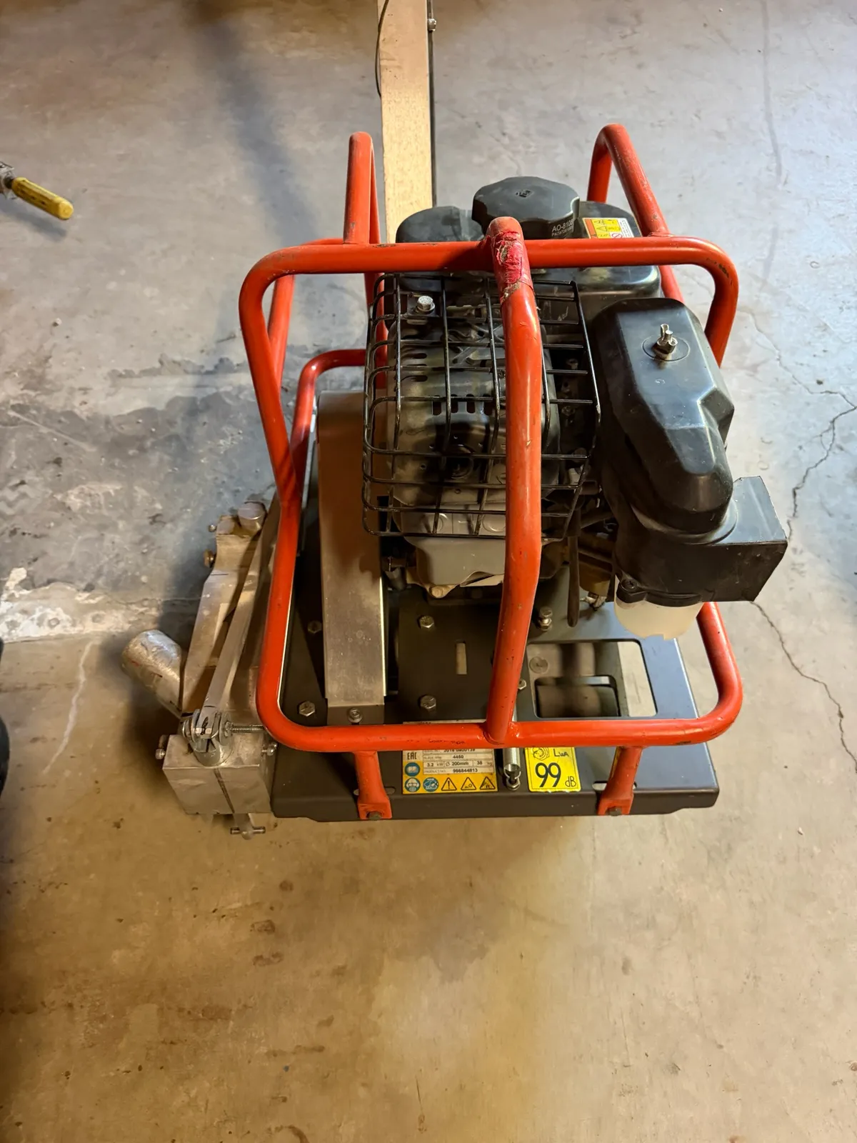 husqvarna-soff-cut-150-e-concrete-saw-8a9a8a