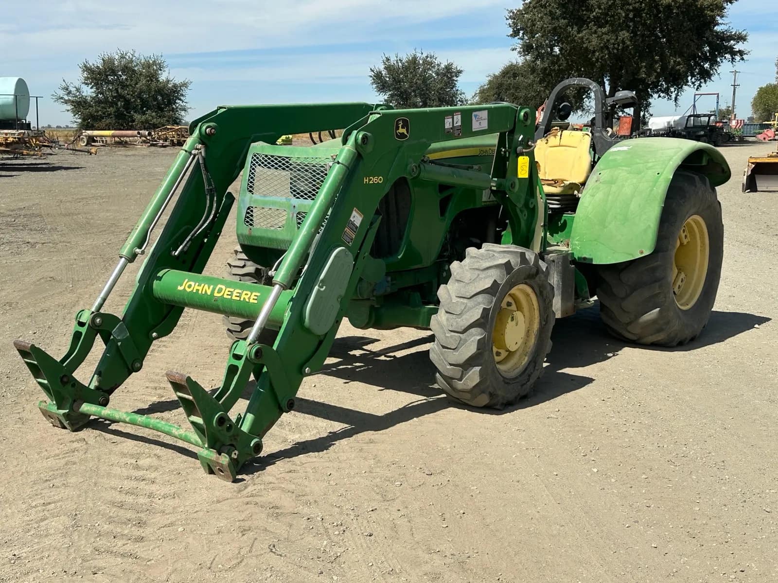 2014-john-deere-5105-ml-4wd-orchardvinyard-tractor-with-h260-front-end-loader-arms-mt1tlwyw