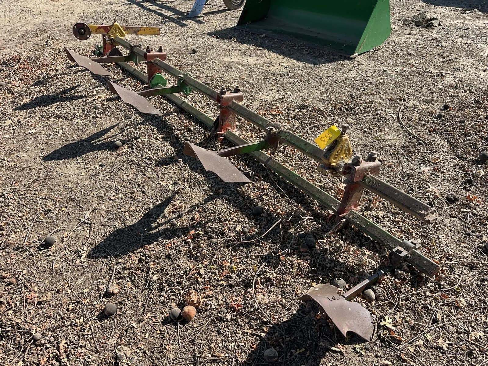 tool-bar-with-4-plows-mt1vo413
