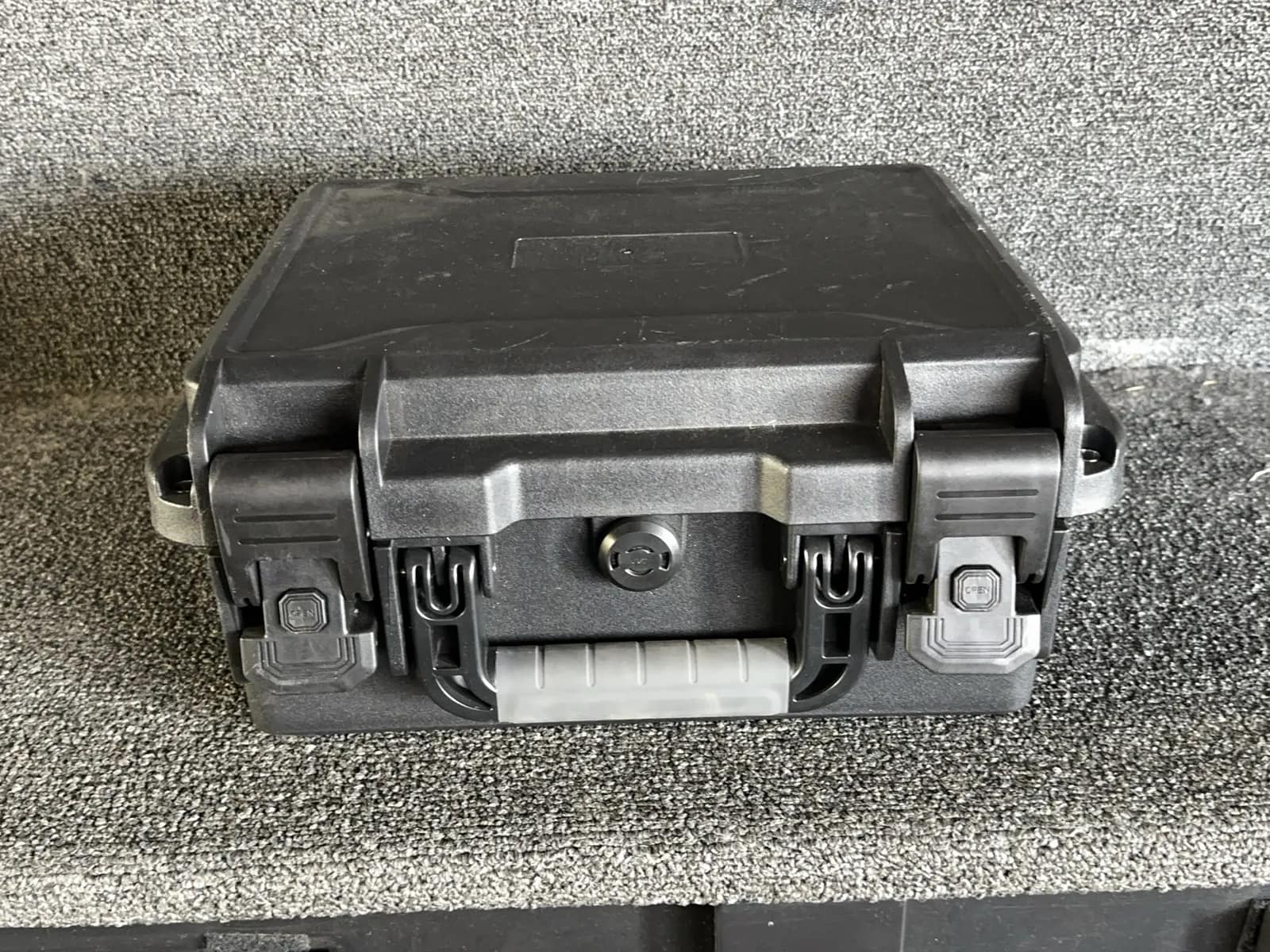 storage-case-with-16-nintendo-switch-controllers-mtx50sjz