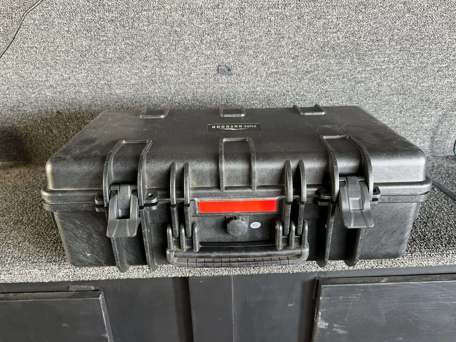 pure-outdoor-storage-case-with-14-ps4-controllers-a1a33c