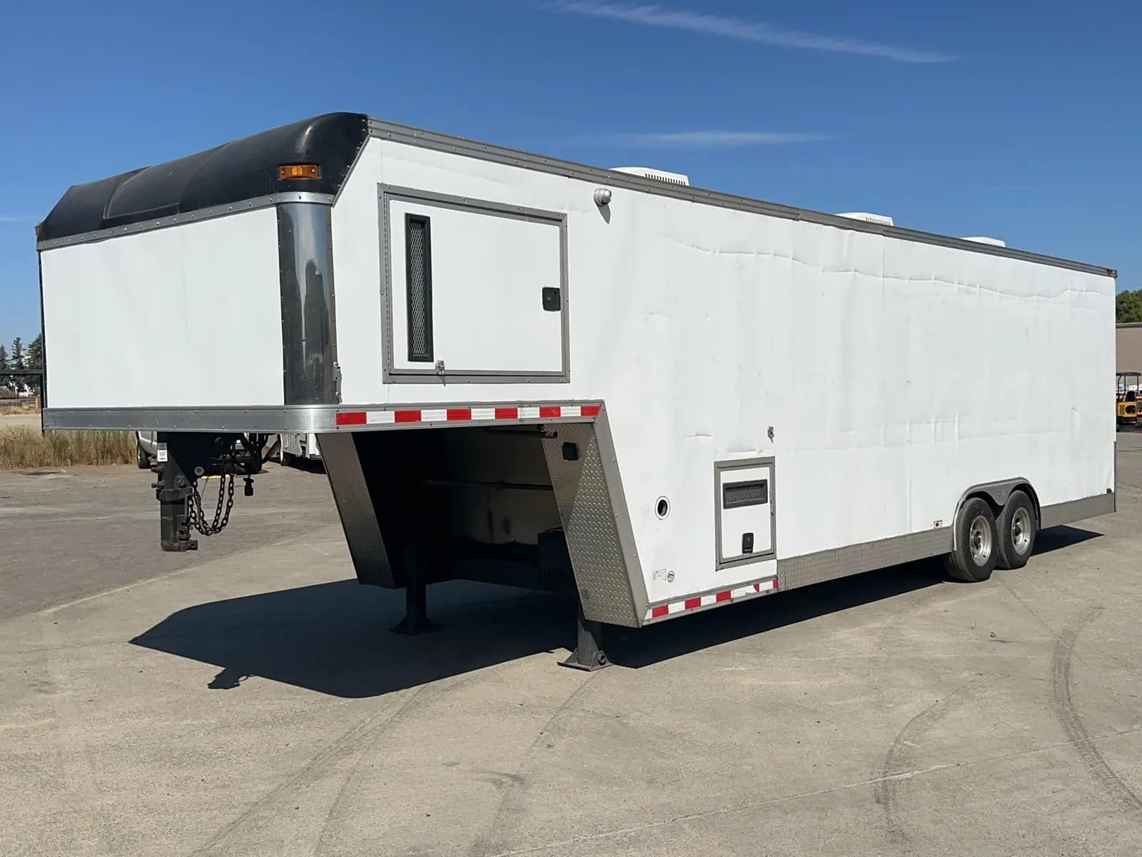 2010-pace-american-enclosed-trailer-contents-inside-not-included-mtkmf8mf