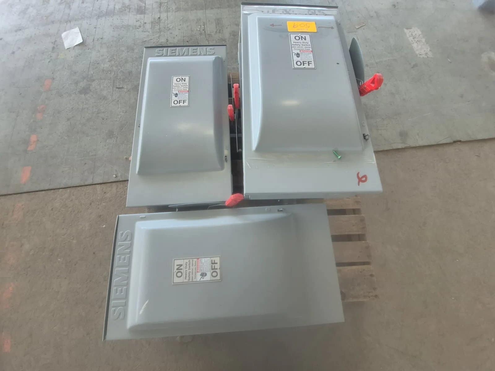 4-heavy-duty-safety-switch-200a-240ac-250-dc-mtn8k1td