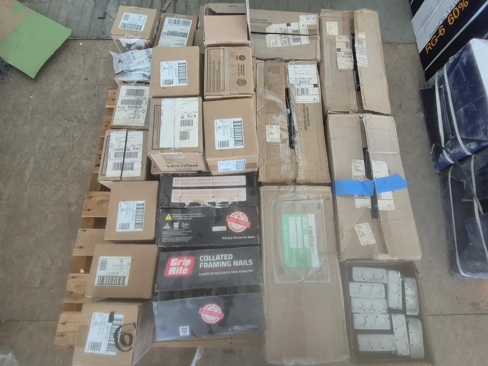 contents-of-pallet-assortment-of-extension-ring-assortment-of-quickport-decora-insert-377914