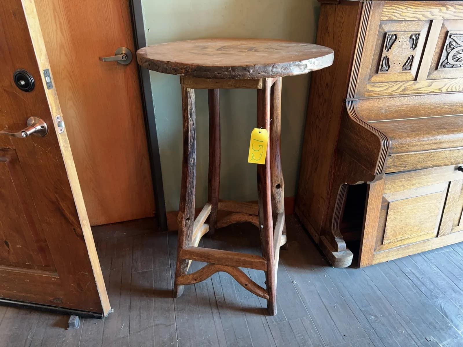 custom-rustic-wood-cafe-table-mtngvdl5