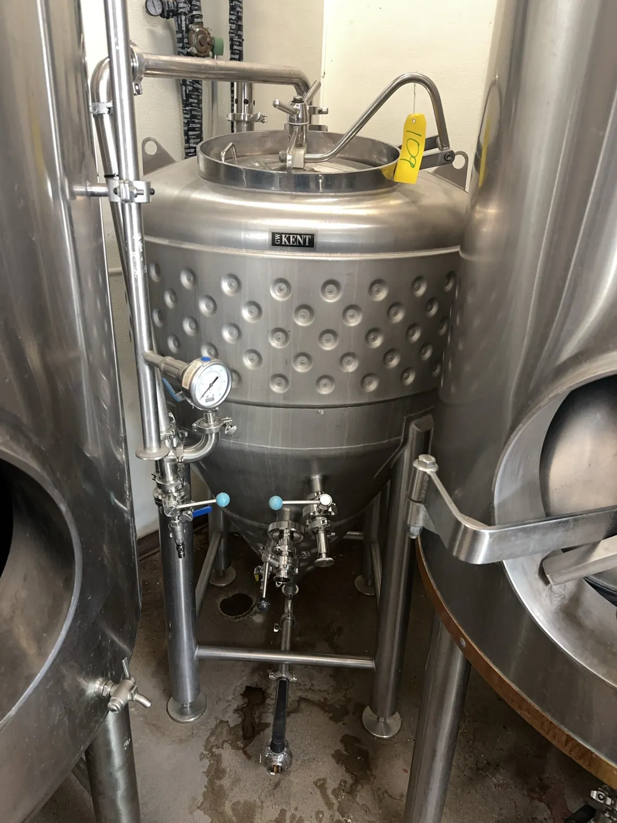 gw-kent-stainless-steel-jacketed-conical-fermentation-tank-3bbl-mtnm4ksw