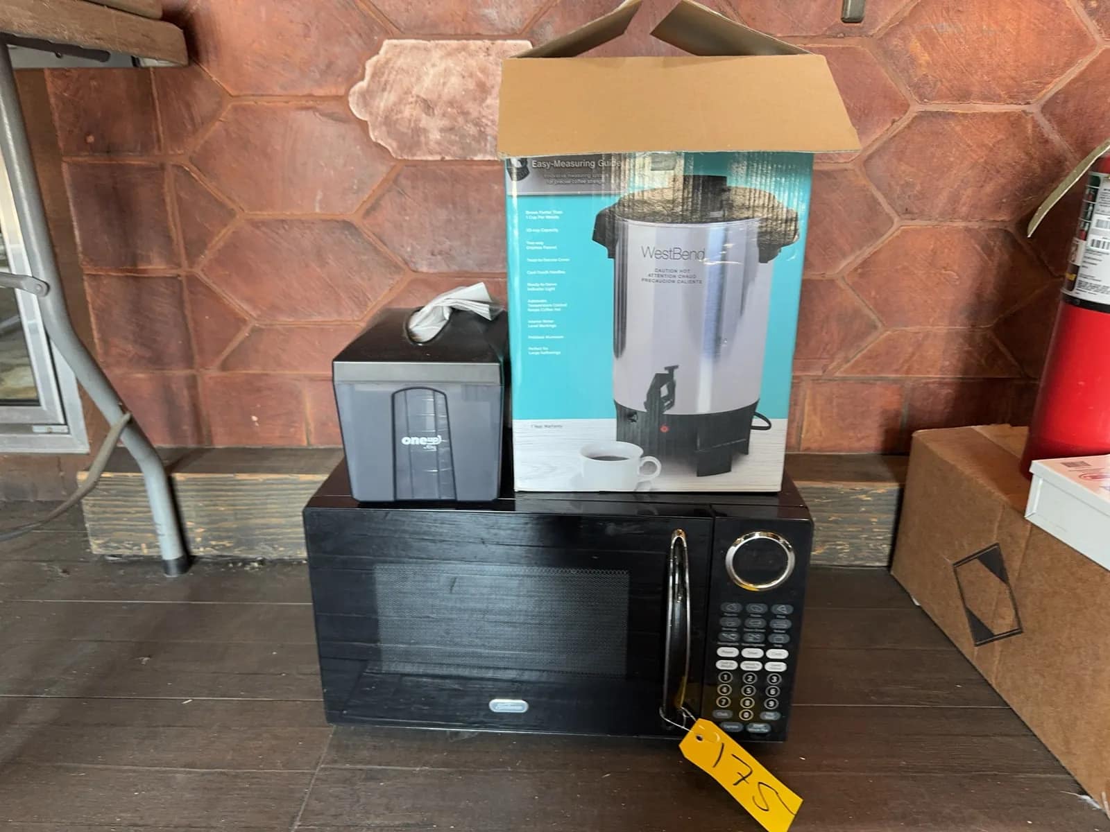 sunbeam-microwave-and-westbend-coffee-urn-b9e8b7