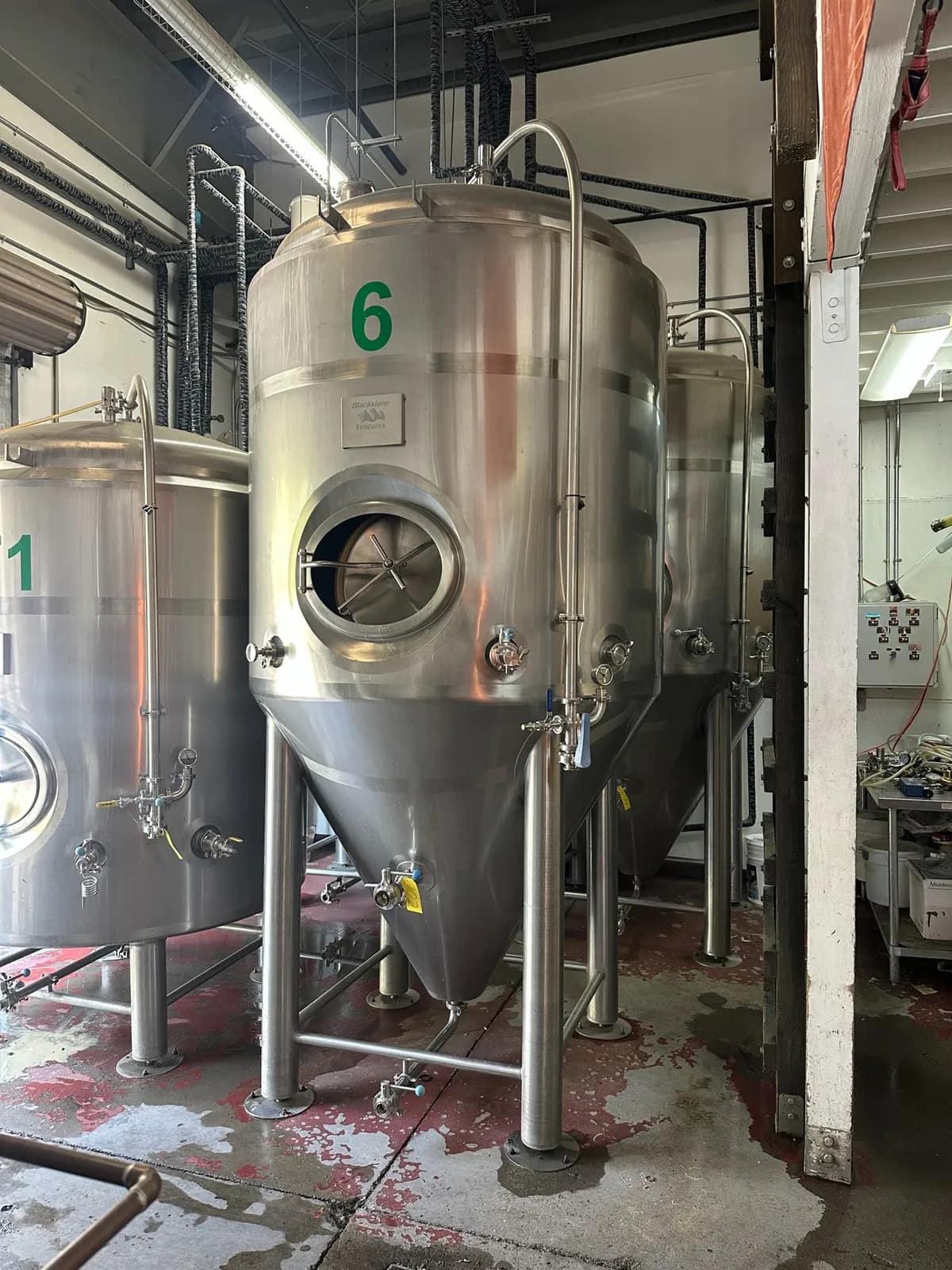 blackstone-ventures-stainless-steel-jacketed-fermentation-tank-20bbl-mtnlx444