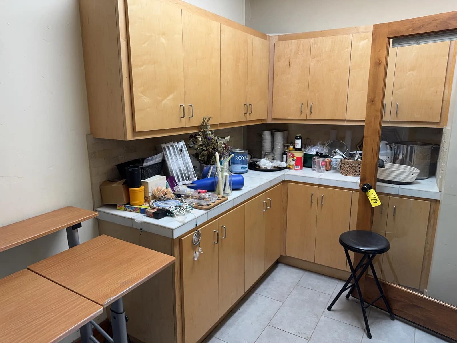 contents-of-room-kitchenware-games-adjustable-desk-and-more-183574