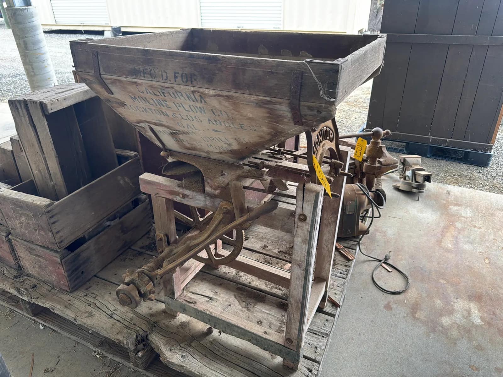 monitor-broadcast-sower-mill-01aabd