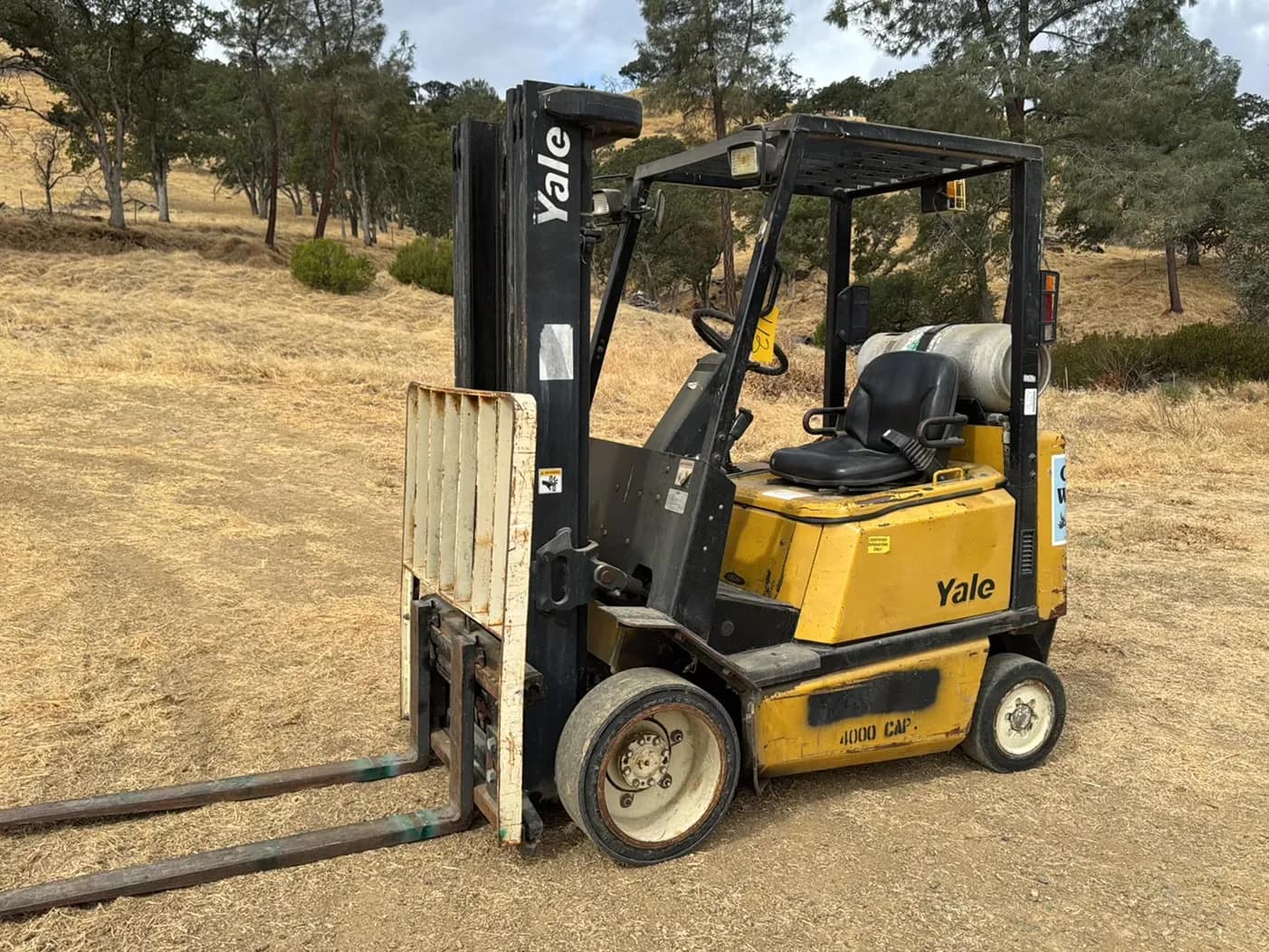 yale-glc040rgnuae082-4000lb-capacity-propane-forklift-muhes83n