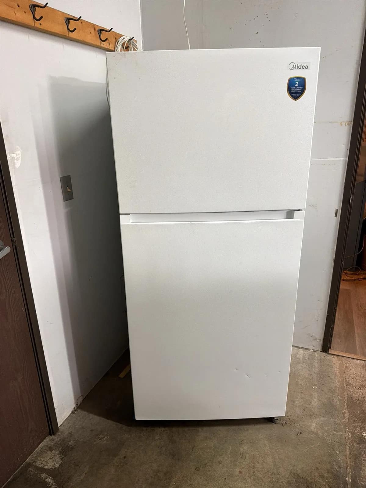 midea-white-top-freezer-refrigerator-64775e