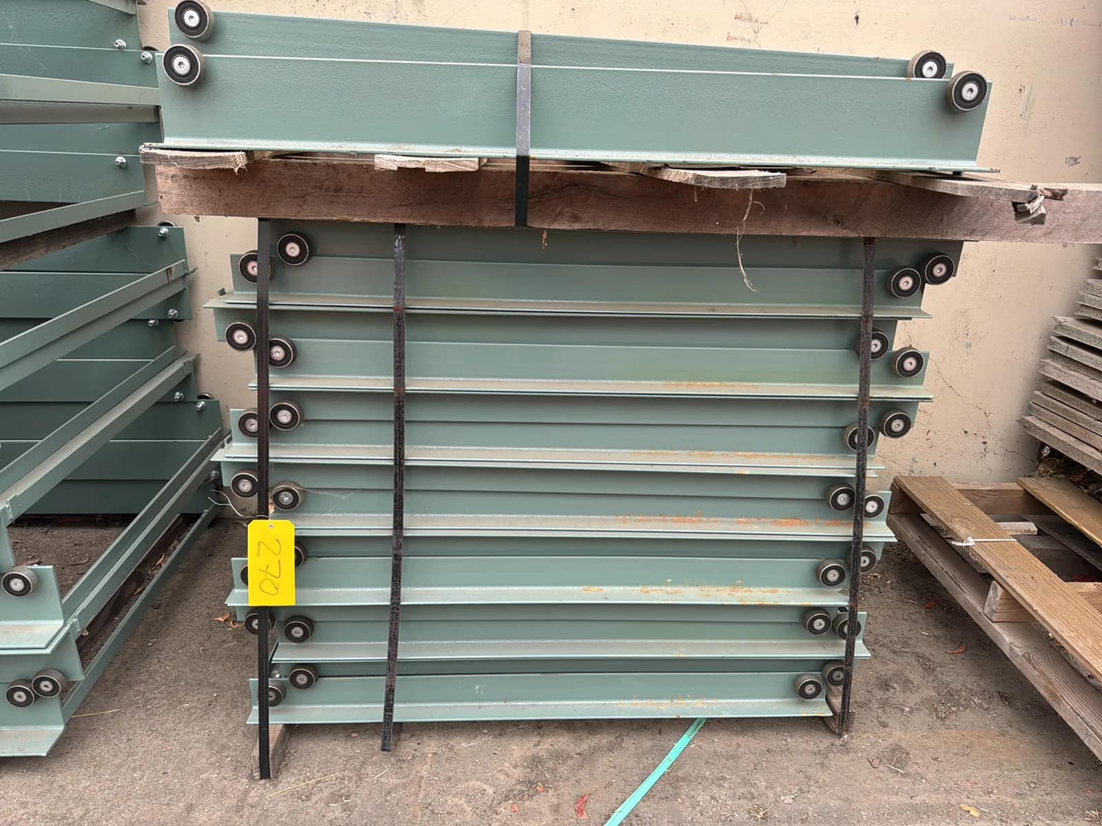 pallet-racking-retractable-shelving-system-685364