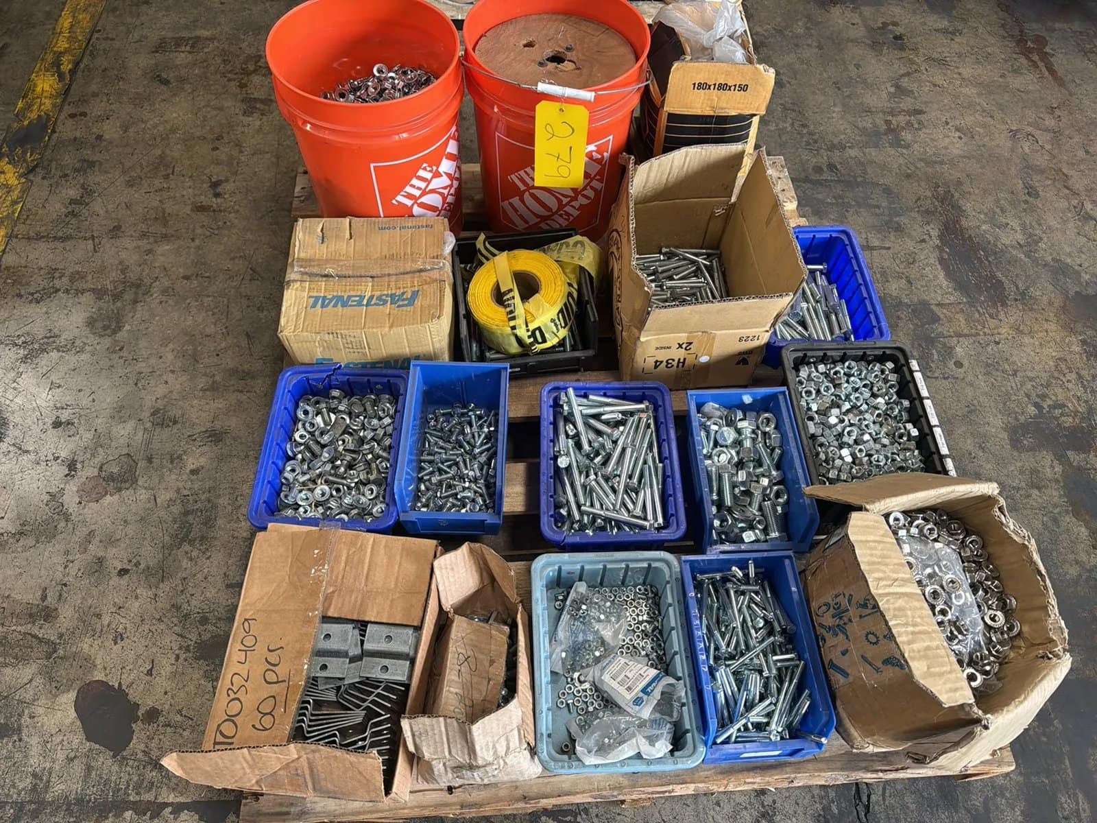 contents-of-pallet-assorted-hardware-steel-bolts-and-more-453138