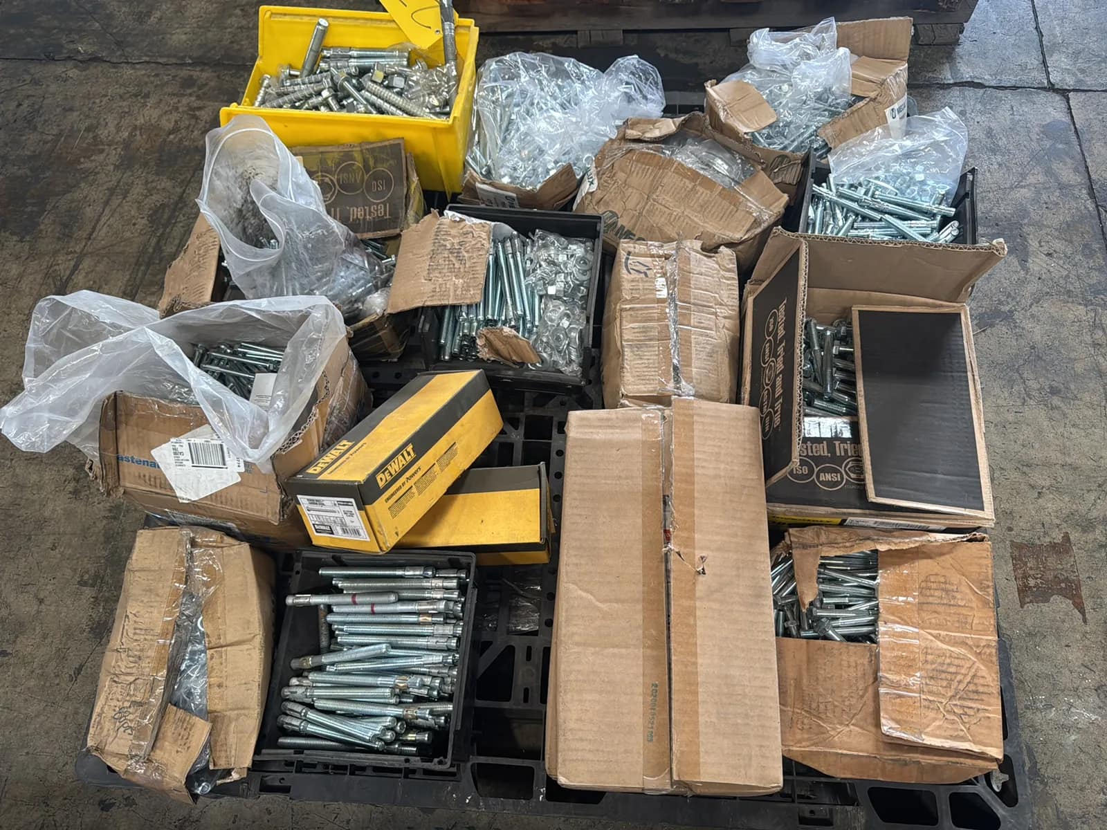 contents-of-pallet-assorted-hardware-simpson-strong-tie-and-more-4fa779