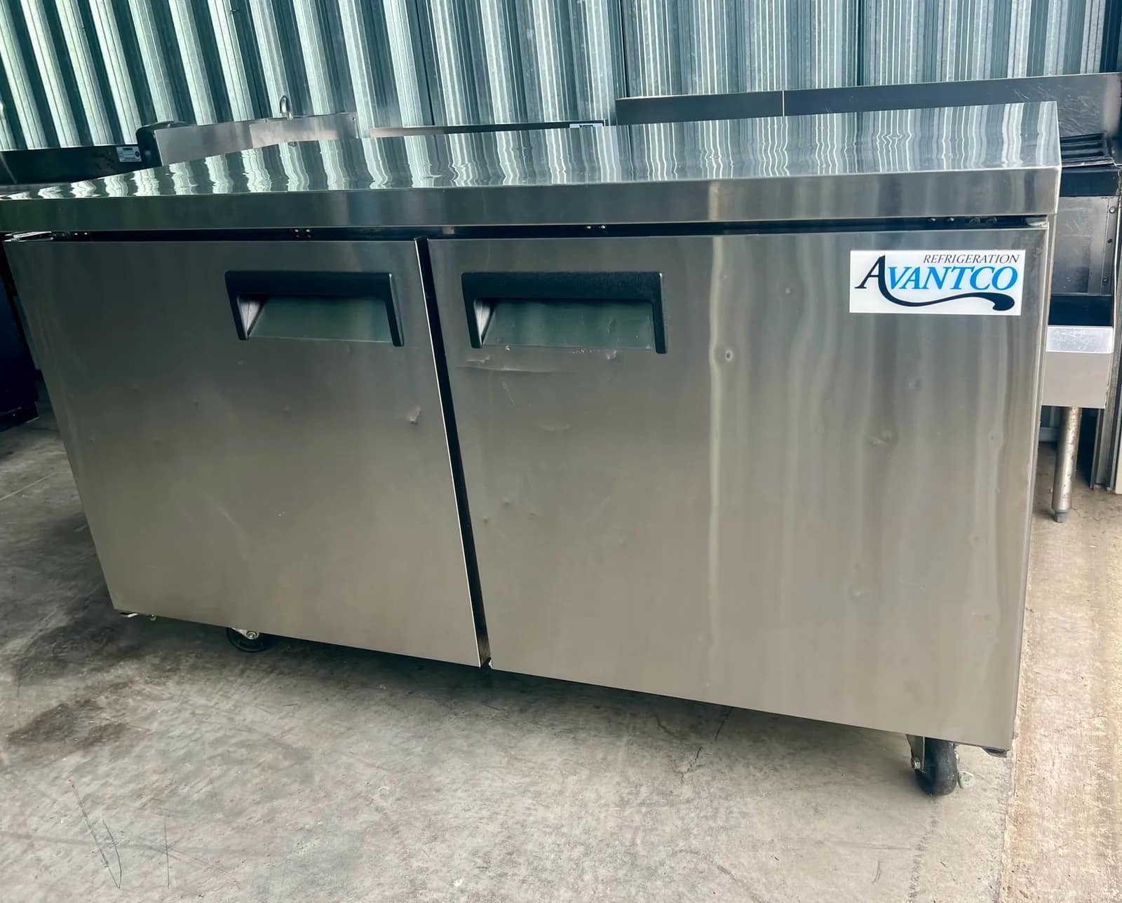 avantco-stainless-steel-commercial-refrigerator-with-double-doors-307e3c