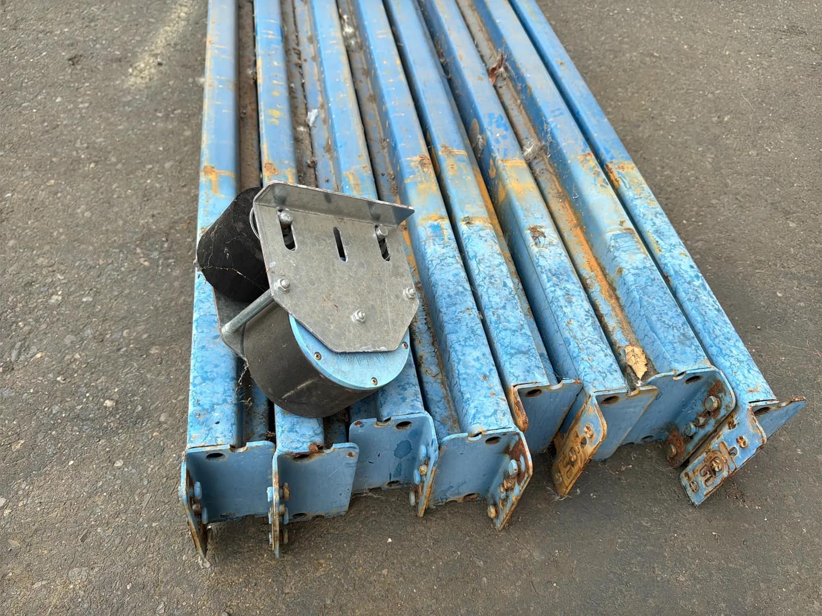 (8) 132” Pallet Racking Crossmembers, photo 6 of 6