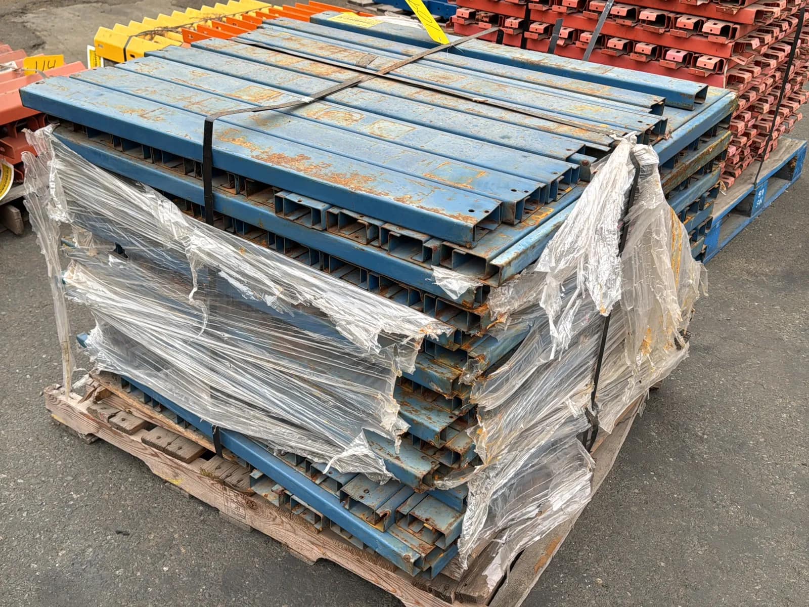 Pallet of 44” Pallet Supports, photo 5 of 5
